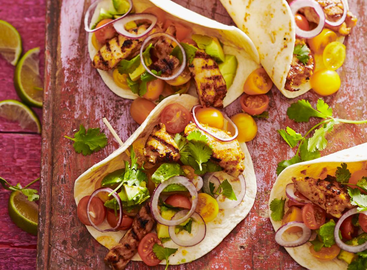 Gordita's met gegrilde kip en avocadosalade