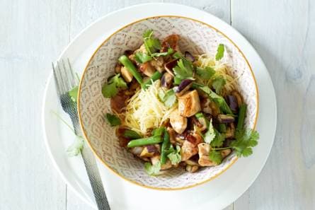 Thaise kipnoedels met aubergine