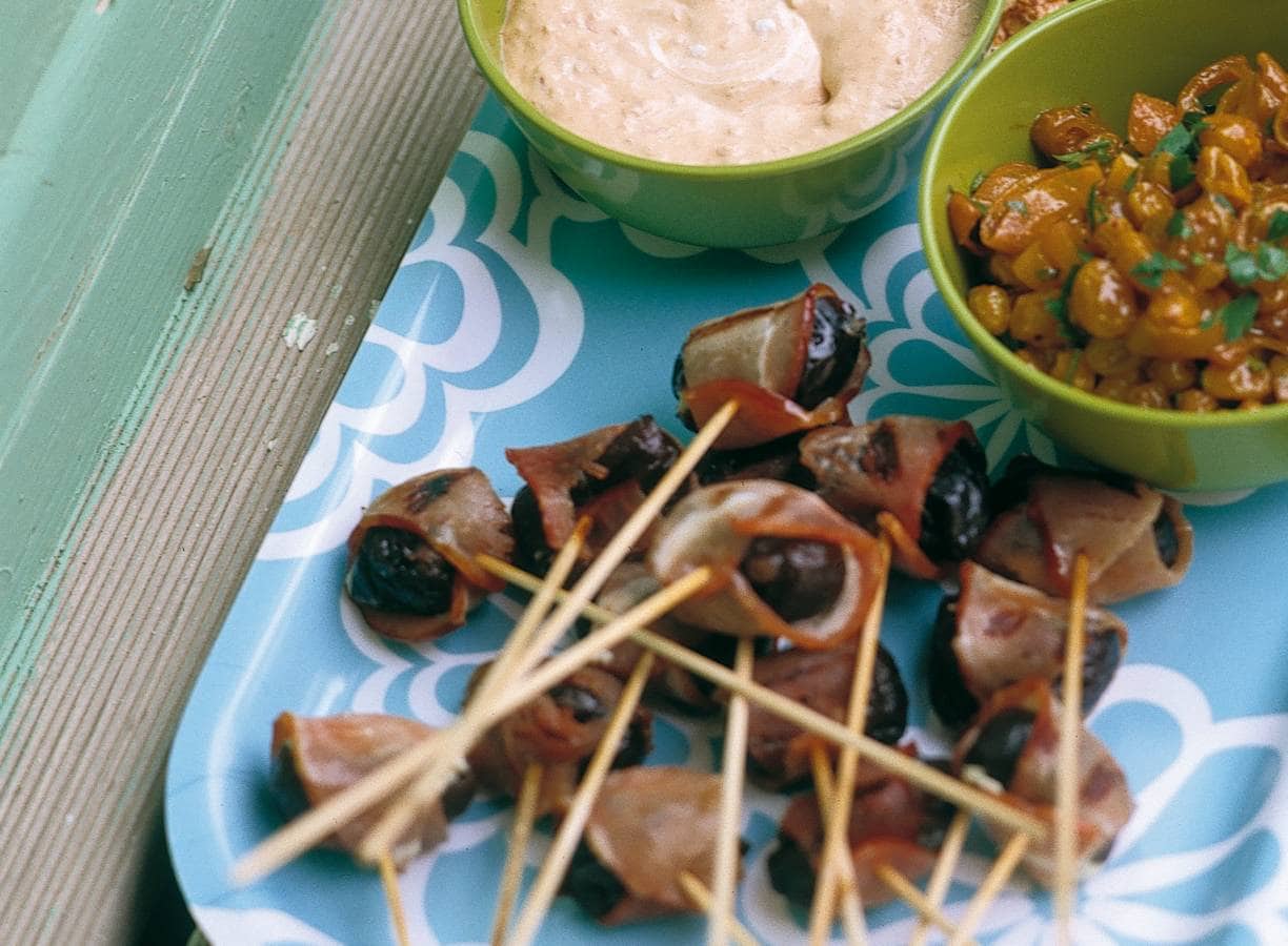 Minispiesjes met pruimen en bacon
