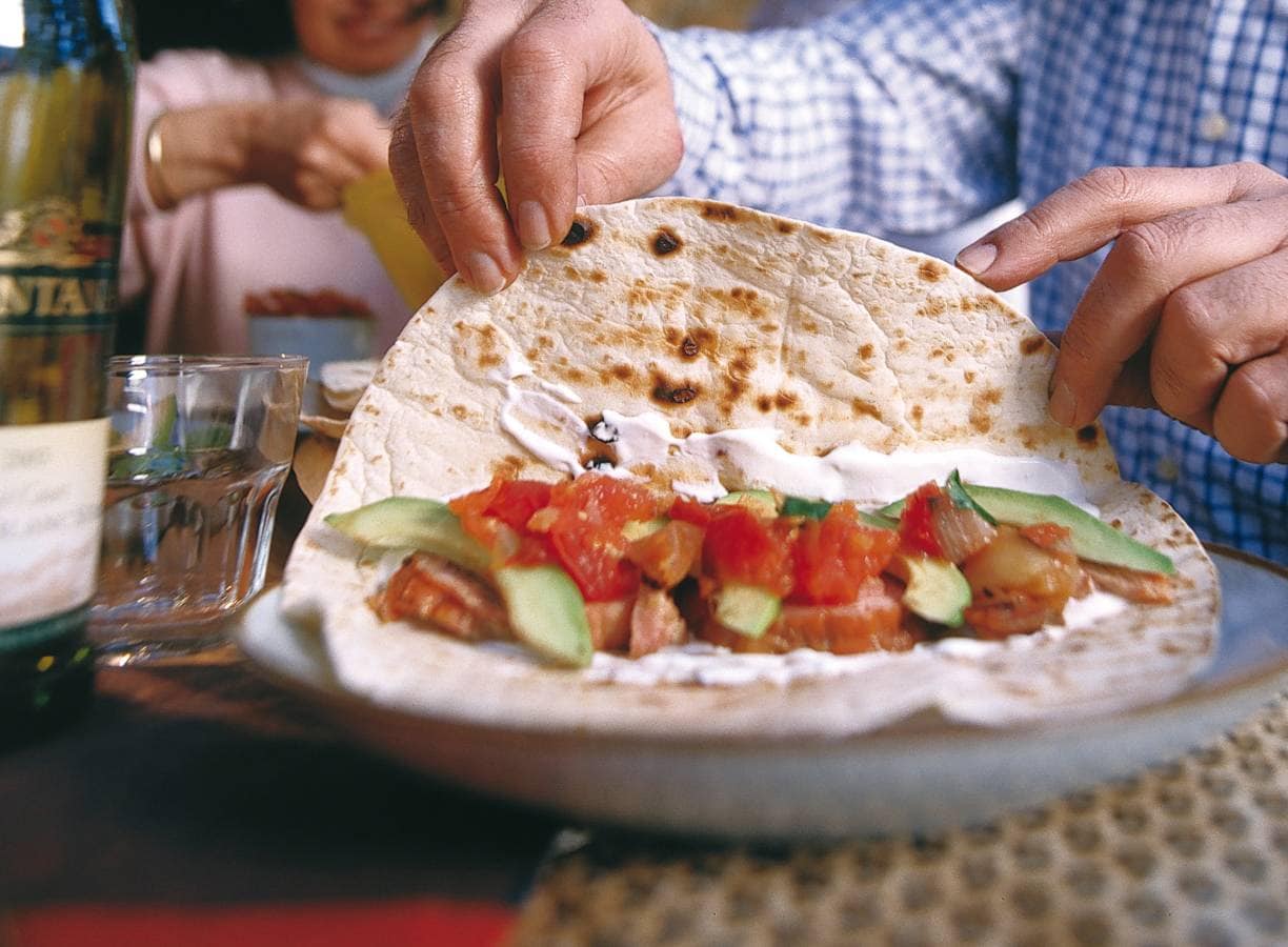 Gerookte kiprollade met bloemtortilla's