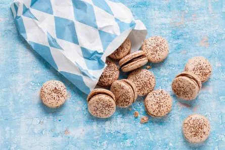 Chocolademacarons met hazelnootpasta