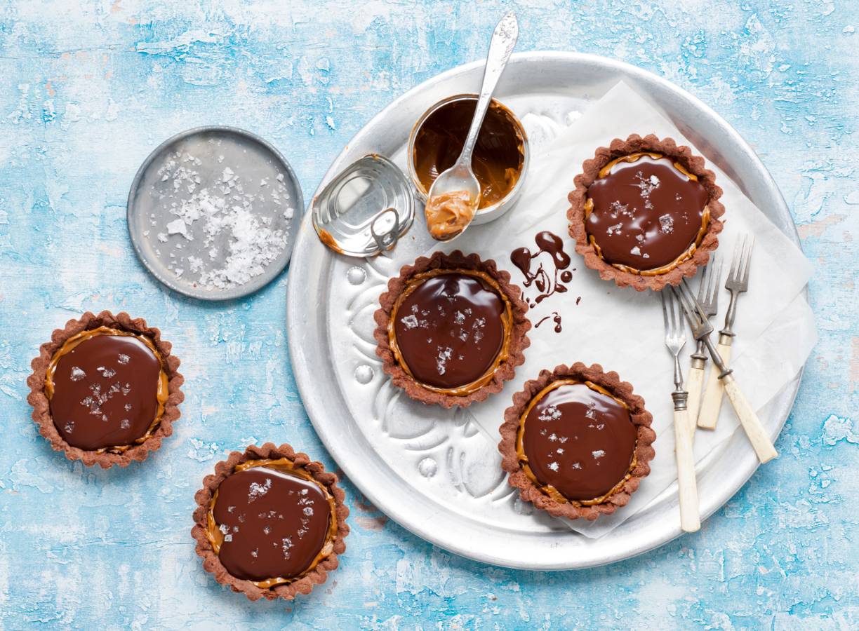 Chocoladetaartjes met karamel en zeezout