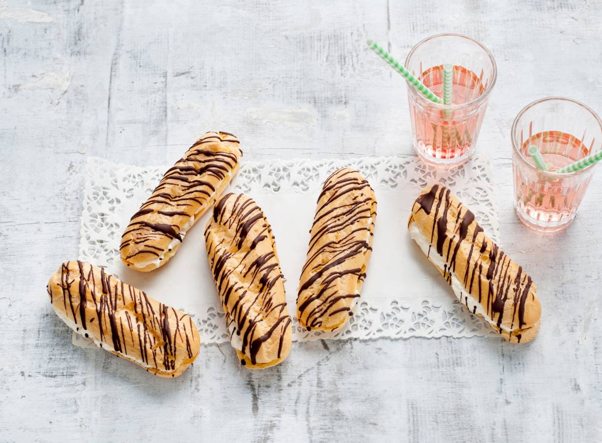 Eclairs met banaan en chocolade