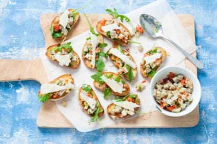 Bruschette met salade van artisjokbodems