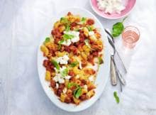 Met 6 ingrediënten en een kwartiertje tijd zet je een lekker stevige pasta op tafel.