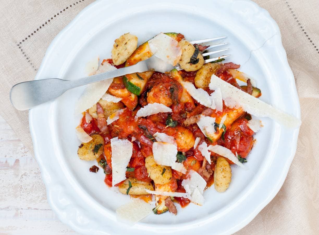 Gnocchi met courgette in tomatensaus