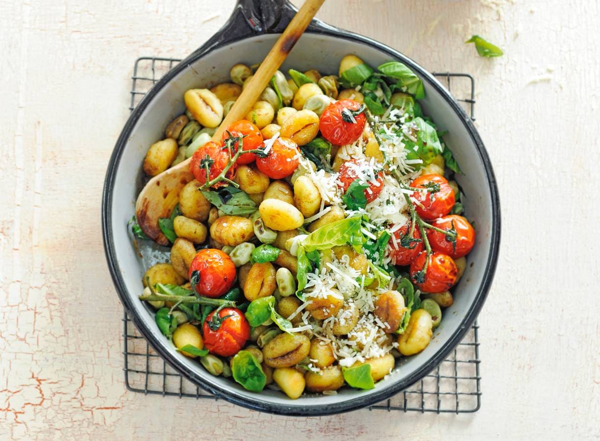 Zomerse gnocchi met geroosterde trostomaten