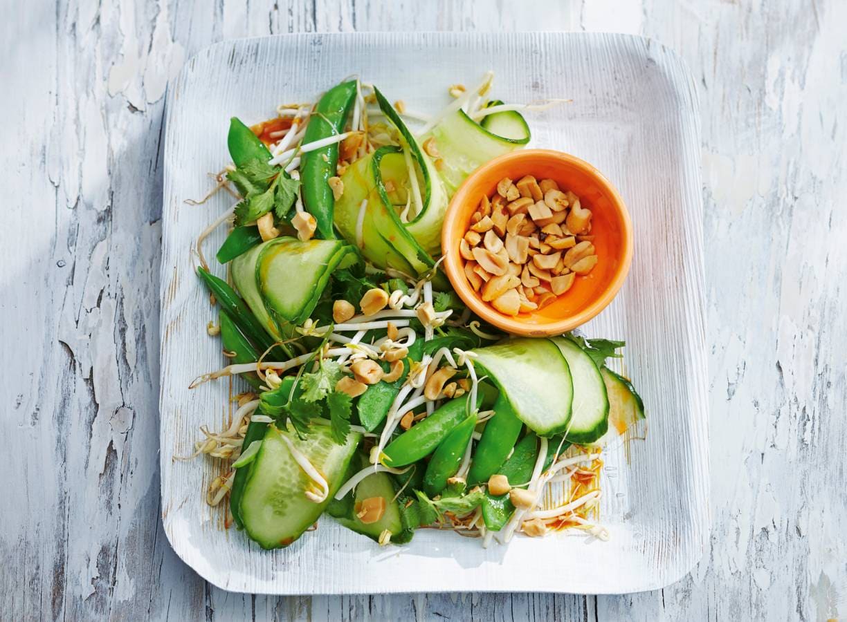 Komkommersalade met sesam-chilidressing