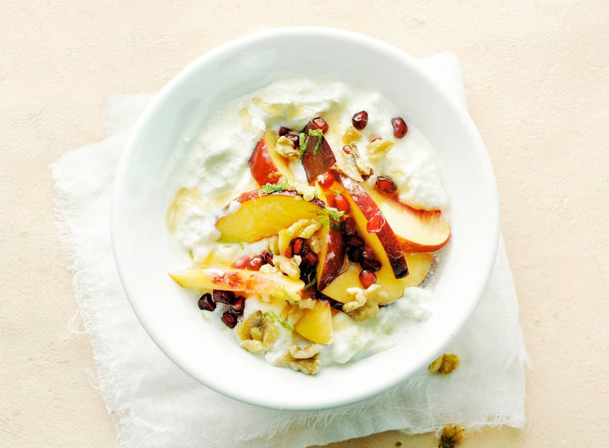 Nectarines met honingyoghurt