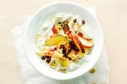 Nectarines met honingyoghurt