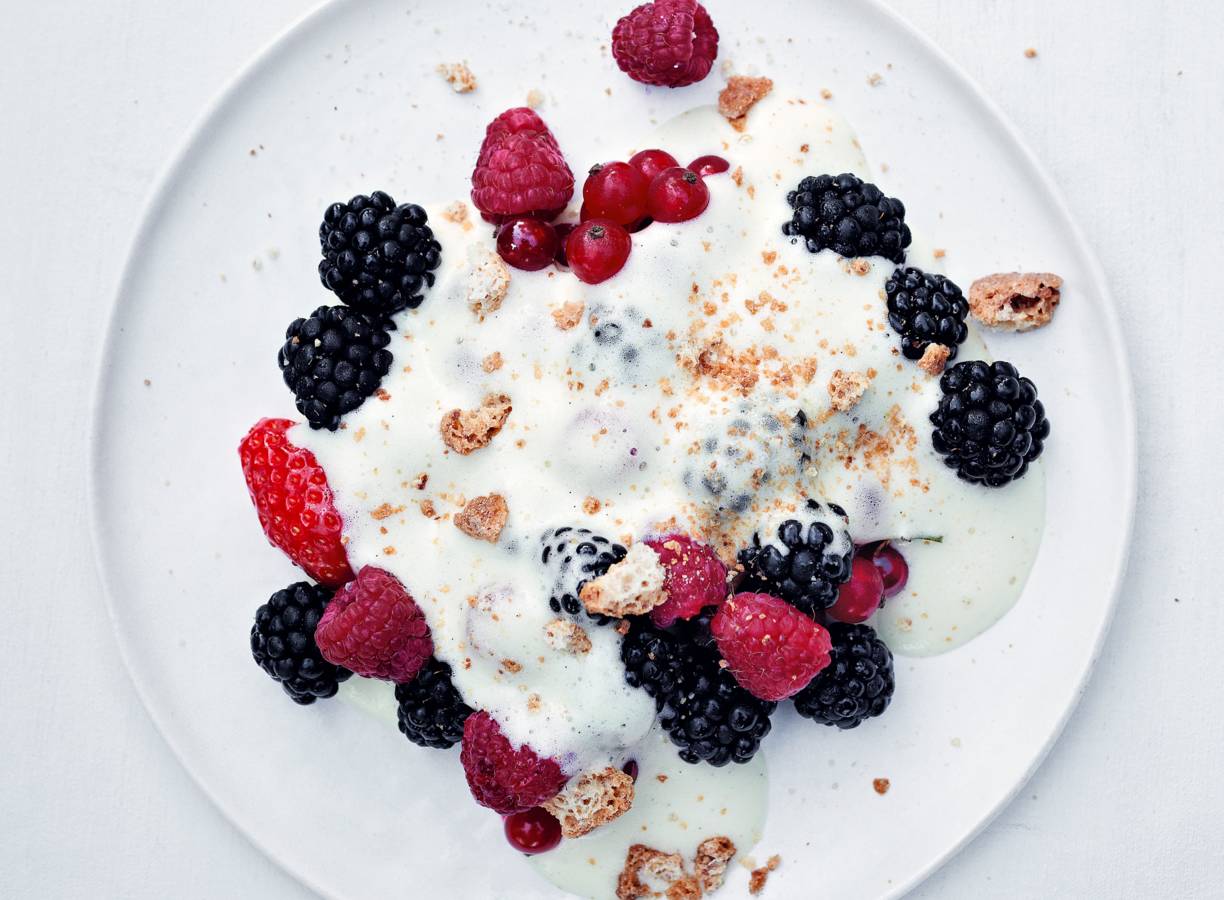 Bill Granger's gemengd fruit, zabaglione & cantuccini
