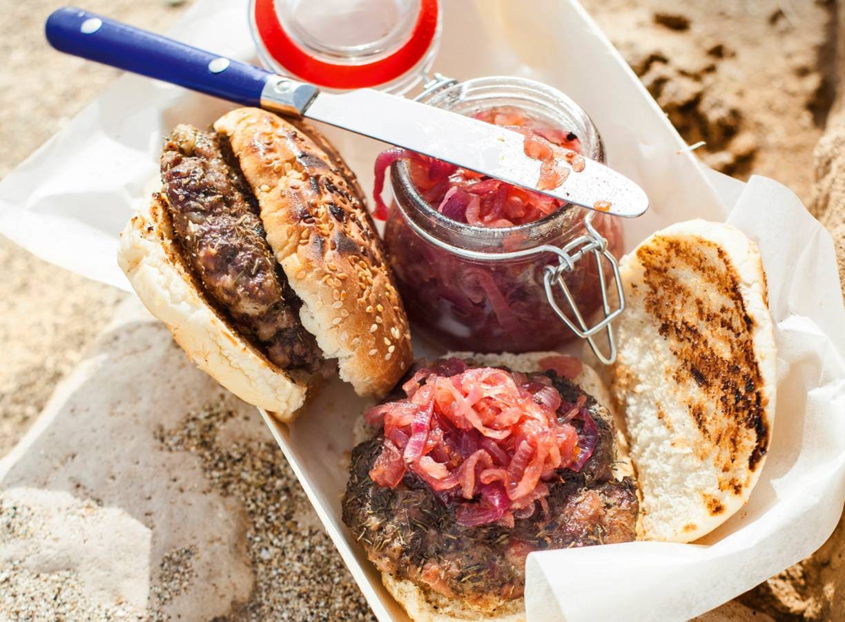 Burgers met rode-uienjam