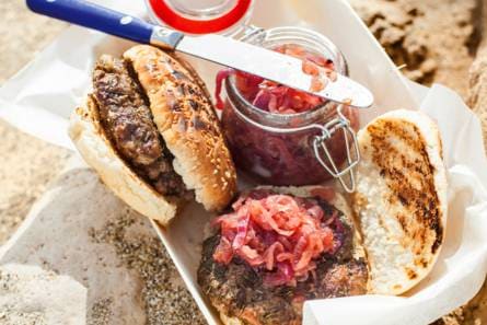 Burgers met rode-uienjam