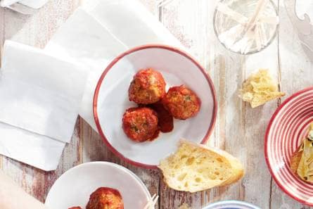 Spaanse gehaktballetjes in pittige tomatensaus (albondigas)
