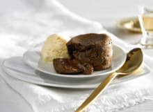 Goddelijke cakejes met vloeibare chocolade aan de binnenkant.