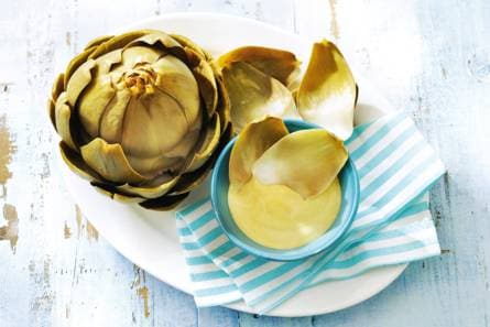 Artisjok met knoflookmayonaise