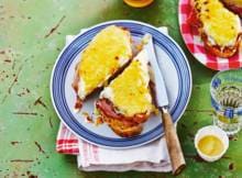 De Franse, smeuïge variant op de tosti: met romige bechamel en pittige gruyère.