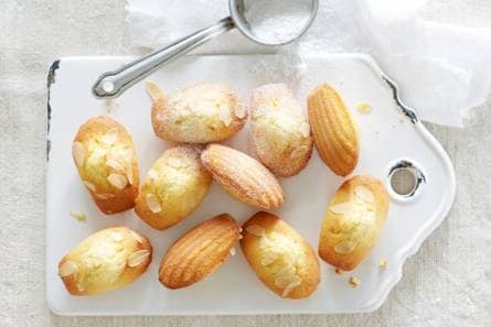 Madeleines met amandel en sinaasappel