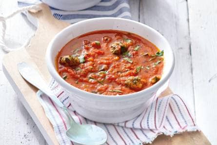 Paprika-tomatensoep met peterselie-gehaktballetjes