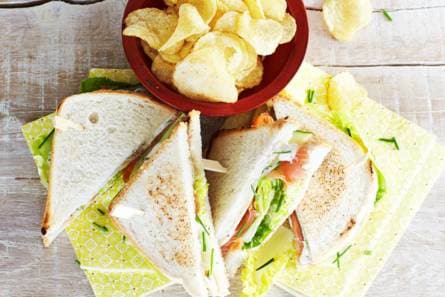 Sandwich zalm met kruidenmayonaise