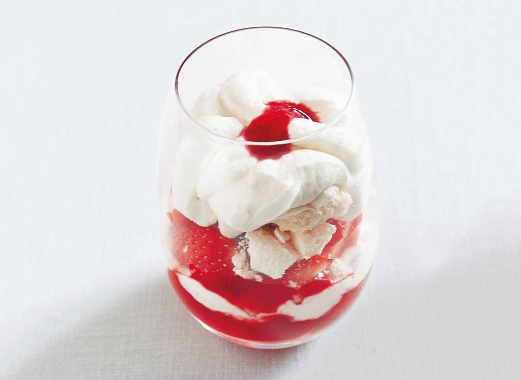 Stéphane Reynaud's dessert van schuimpjes en aardbei