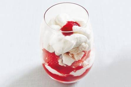 Stéphane Reynaud's dessert van schuimpjes en aardbei