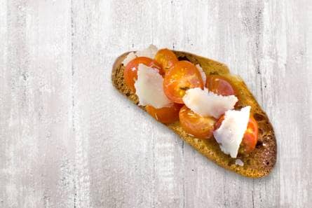 Bruschetta cherrytomaat en Parmezaan