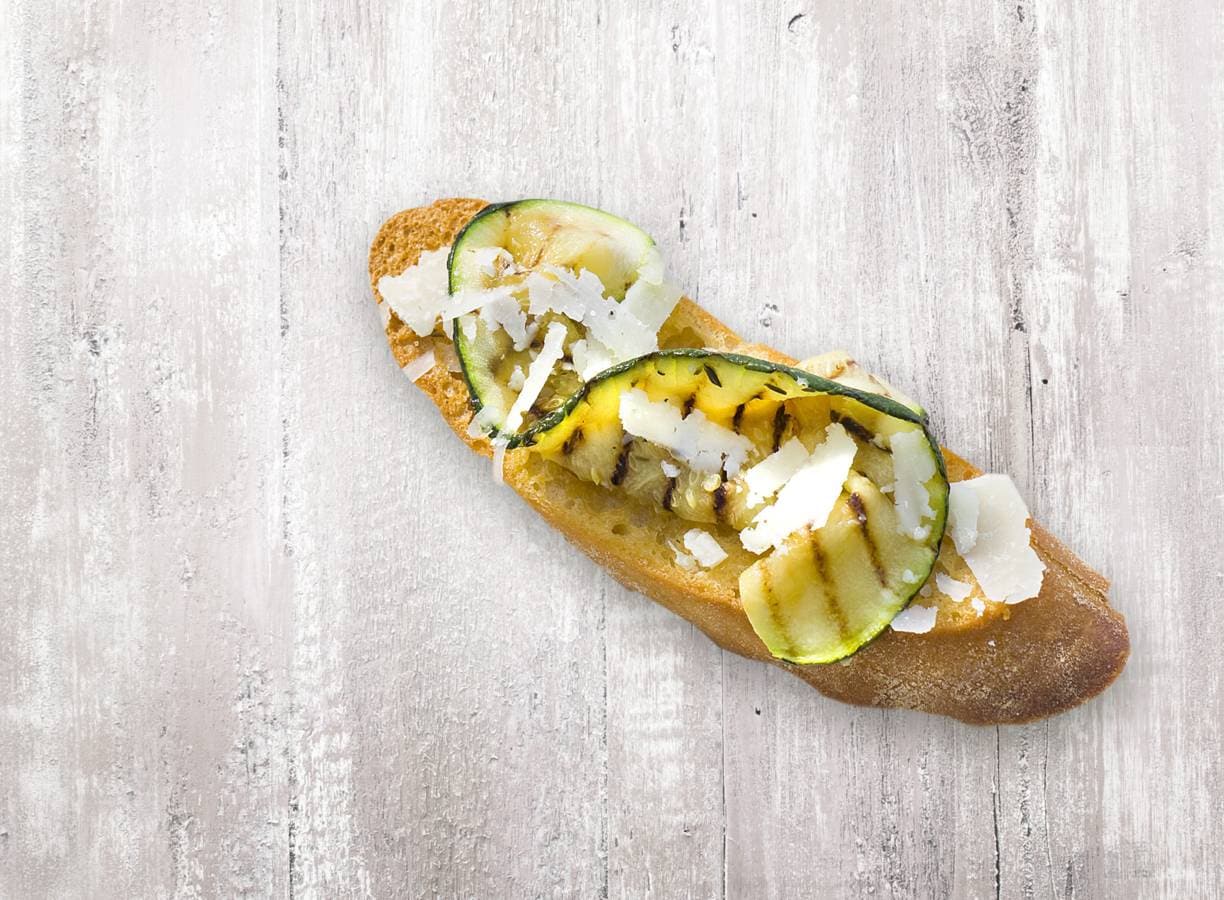 Bruschetta gegrilde courgette en pecorino