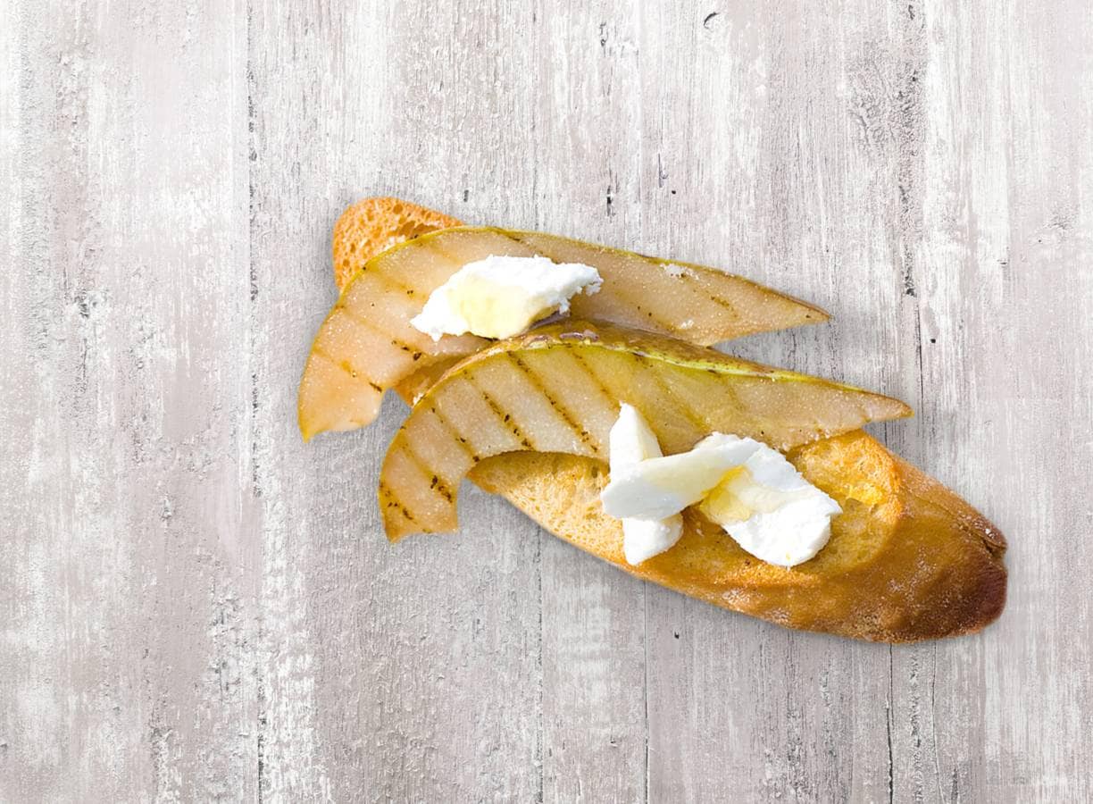 Bruschetta peer, geitenkaas en honing