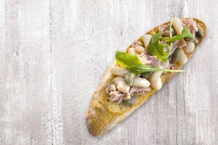 Bruschetta tonijn en witte bonen