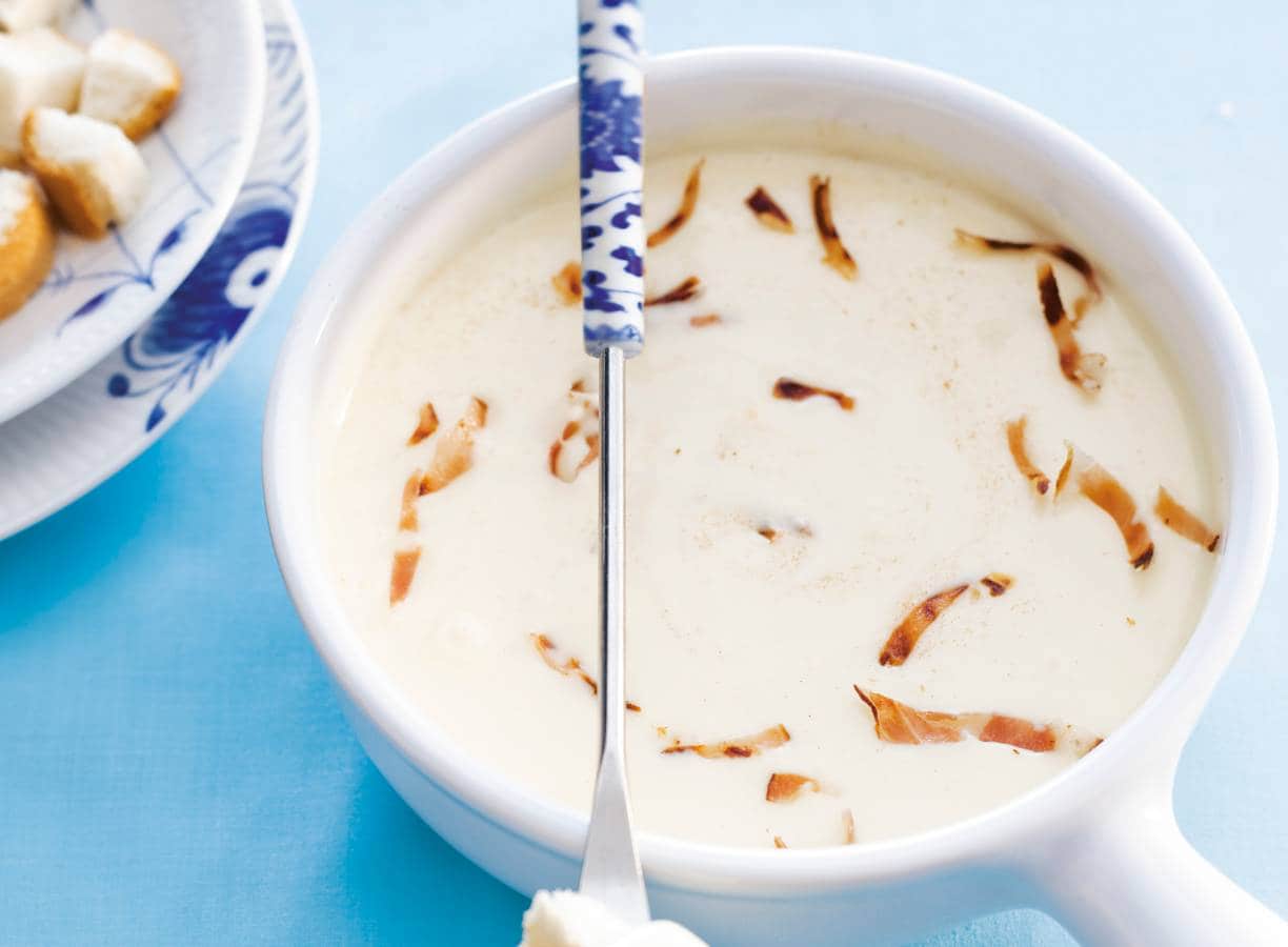 Hollandse kaasfondue met drie soorten kaas & bacon