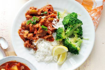 Goulash met rijst en broccoli