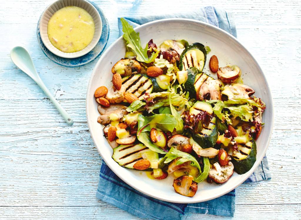 Herfstsalade met gebakken paddenstoelen