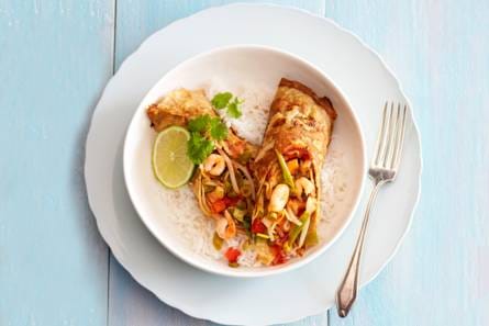 Omelet met zoetzure saus