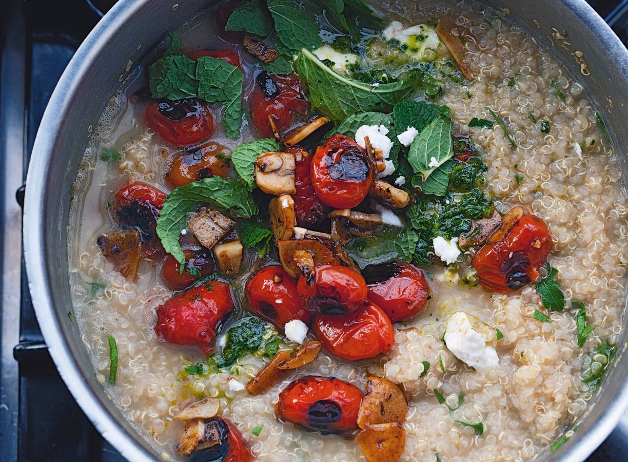 Yotam Ottolenghi S Quinoa Met Gegrilde Tomaten En Knoflook Recept Allerhande Albert Heijn