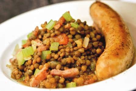 Salsicce con lenticchie (Italiaanse linzenschotel)