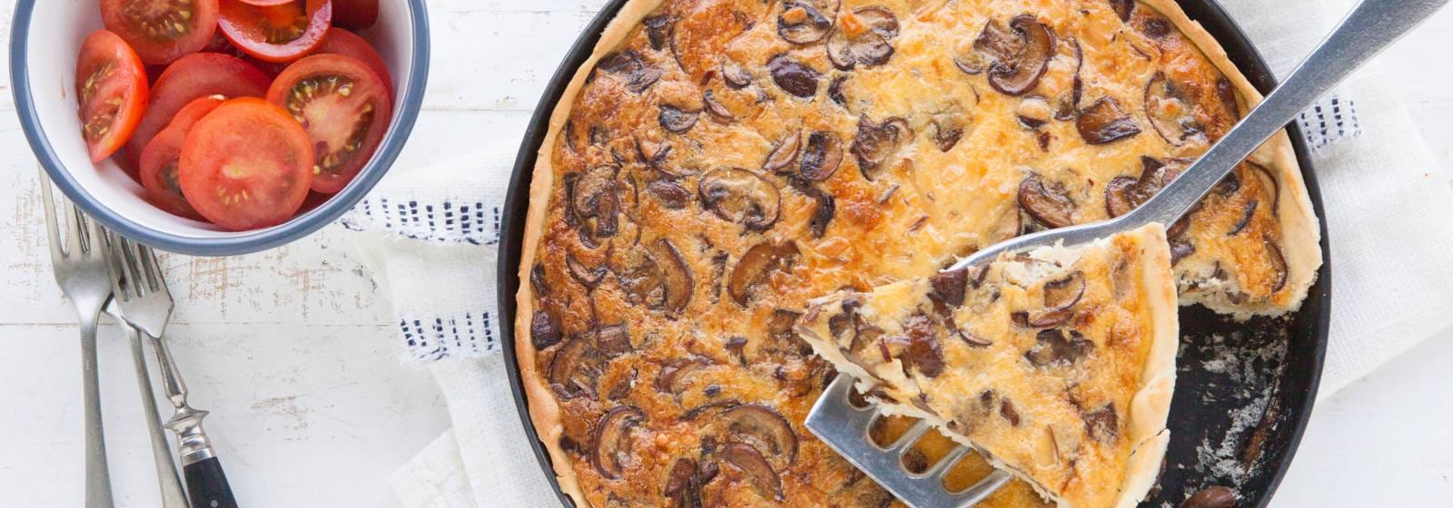 Champignonquiche met rookkaas recept - Allerhande | Albert Heijn België