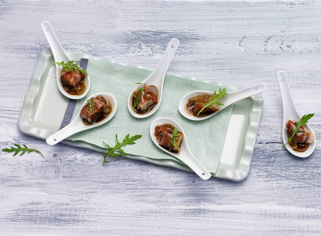 Amuse hapjes van pancetta en gekaramelliseerde sjalot