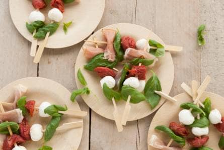 Prikkers met rauwe ham en mozzarella