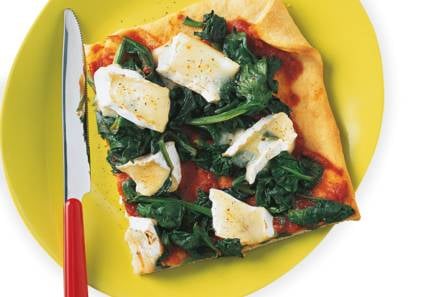 Plaatpizza met spinazie en brie