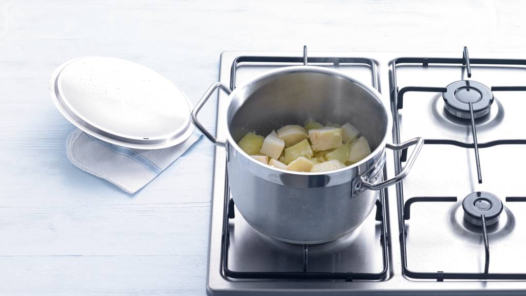 Broccoli-zalmschotel - Recept - Allerhande - Albert Heijn