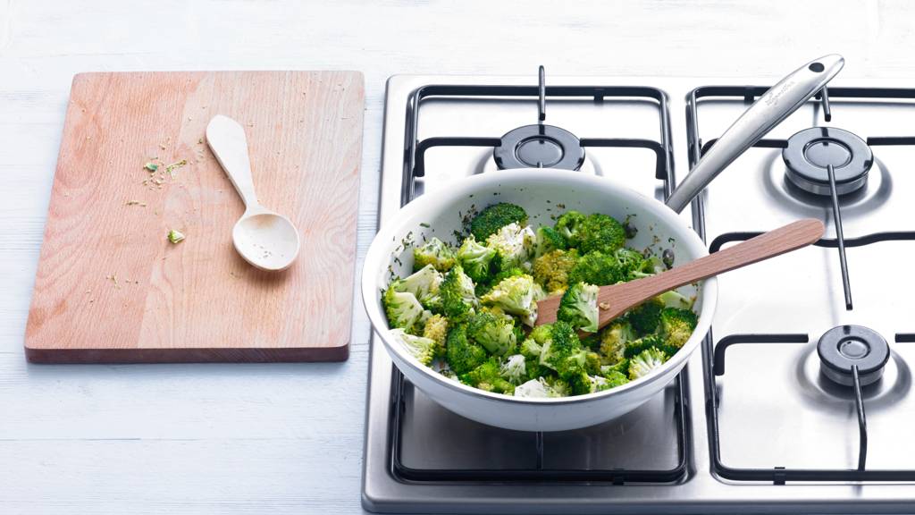 Broccoli-zalmschotel - Recept - Allerhande - Albert Heijn