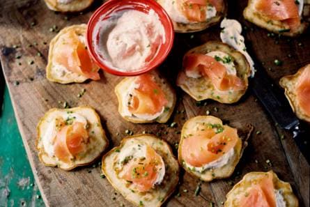 Bieslookblini's met zalm