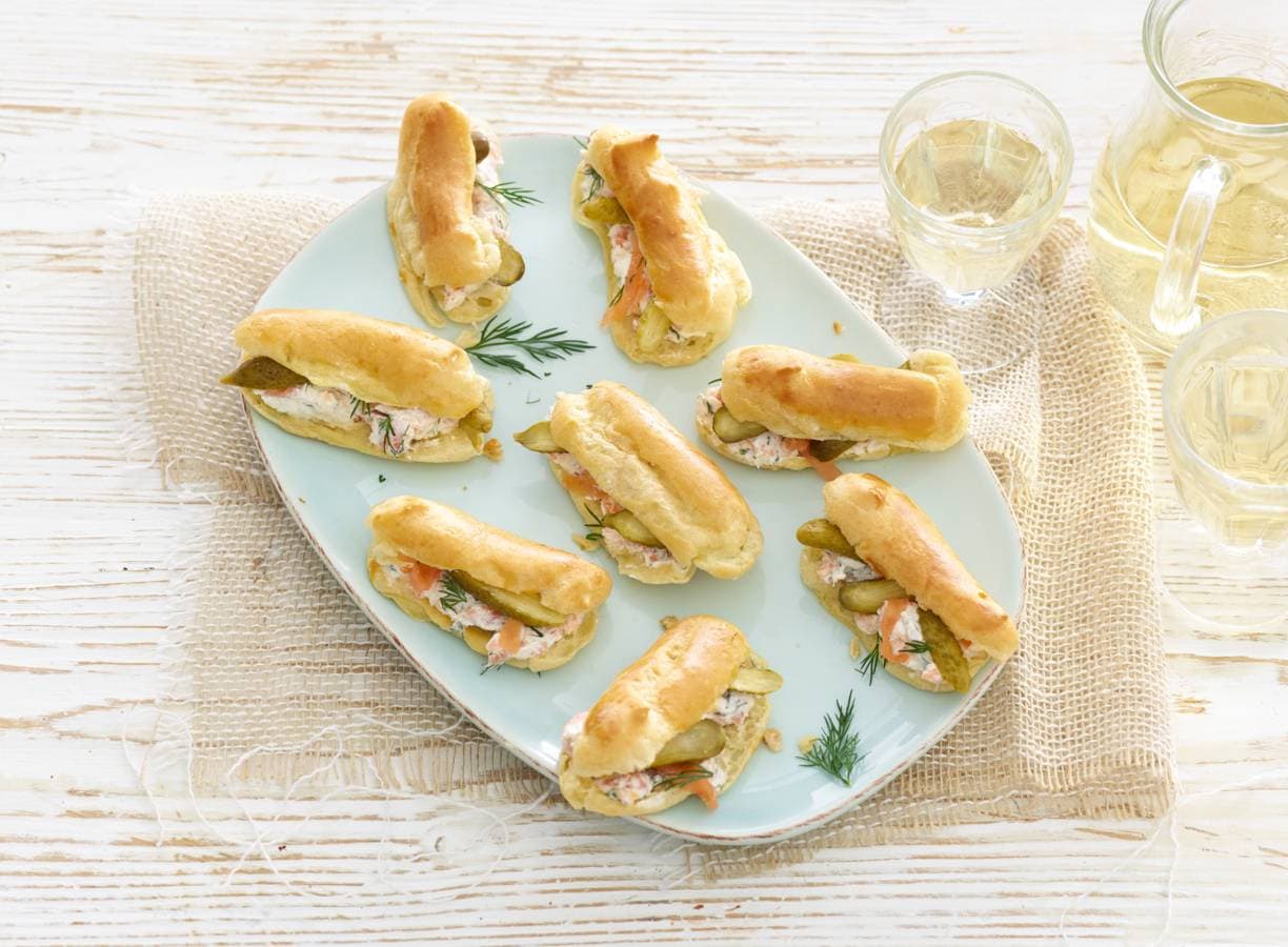 Hartige mini-eclairs met gerookte zalm