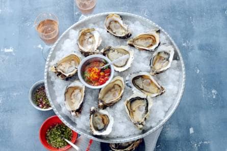 Oesters met 3 dips
