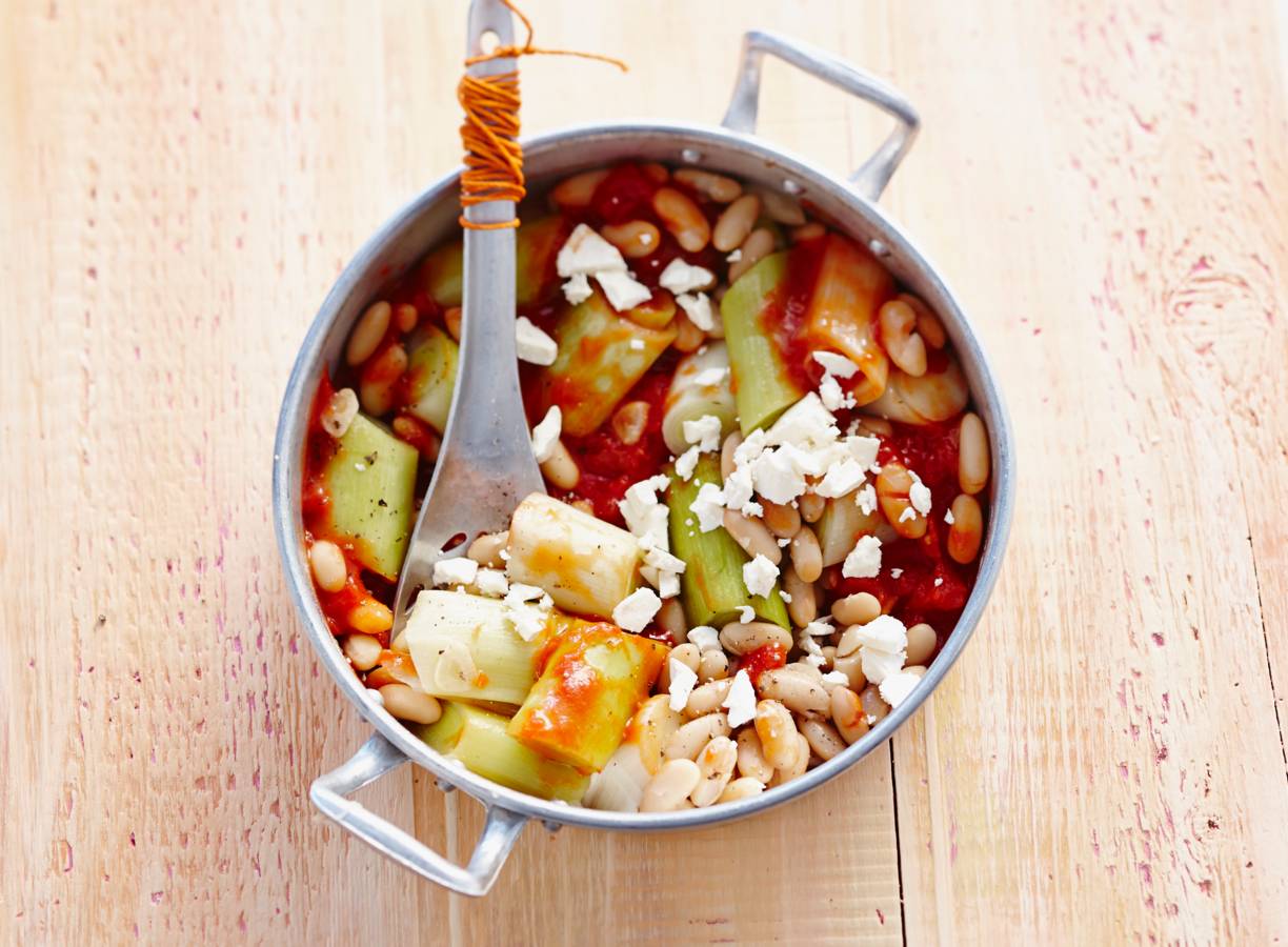 Gestoofde prei met bonen en feta
