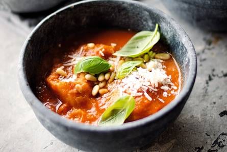 Rijkgevulde tomatensoep