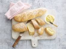 Verwennerij voor het weekend: helemaal zelf je stokbrood bakken.