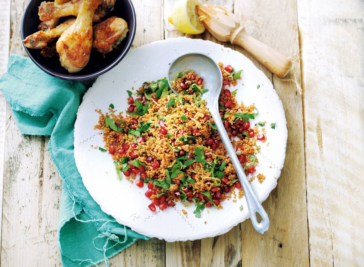 Speltcouscous met verse kruiden en granaatappel