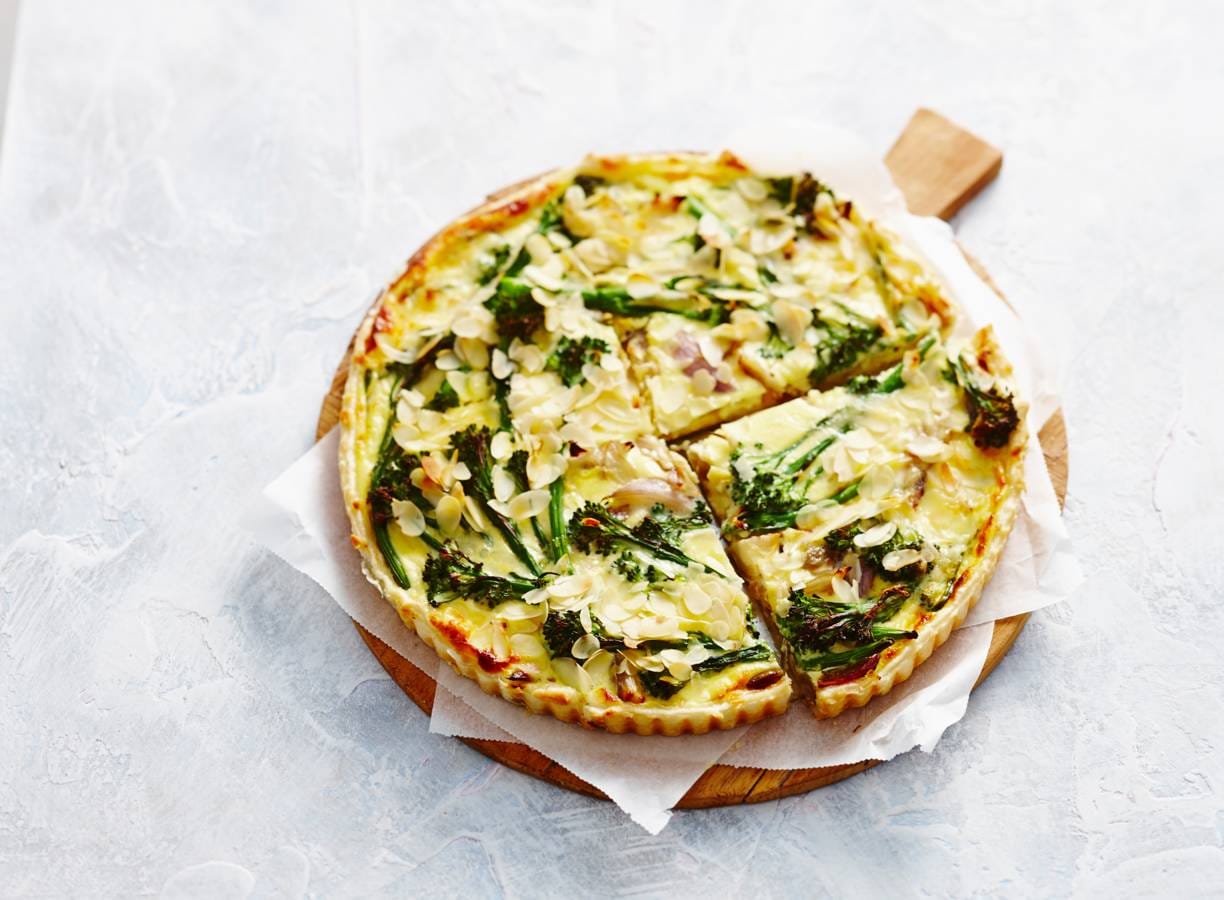 Aspergebroccoli-quiche met oerkaas